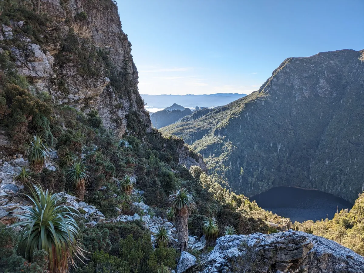 Vue sur le lac Tahune depuis le sentier de Frenchmans Cap