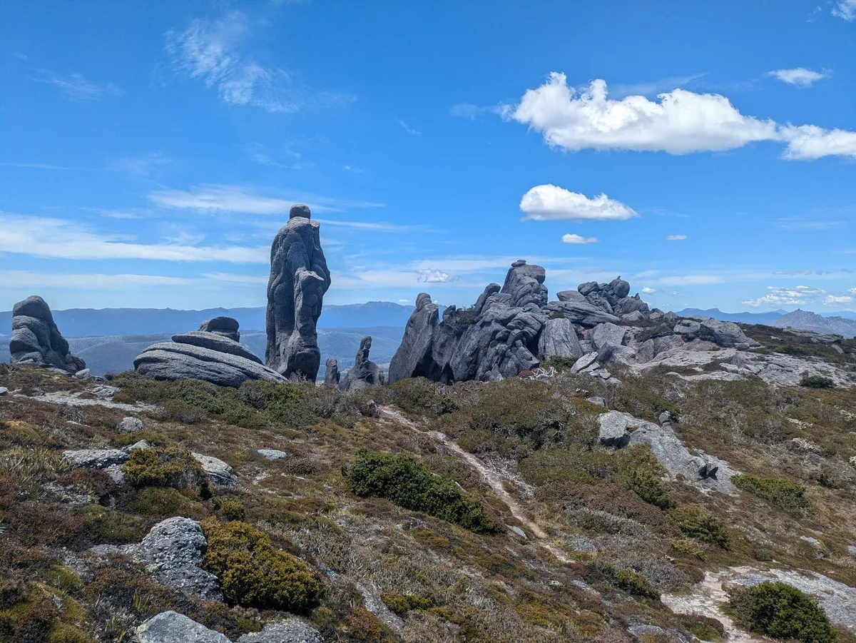Détour permettant d'accéder au belvédère du lac Rhona