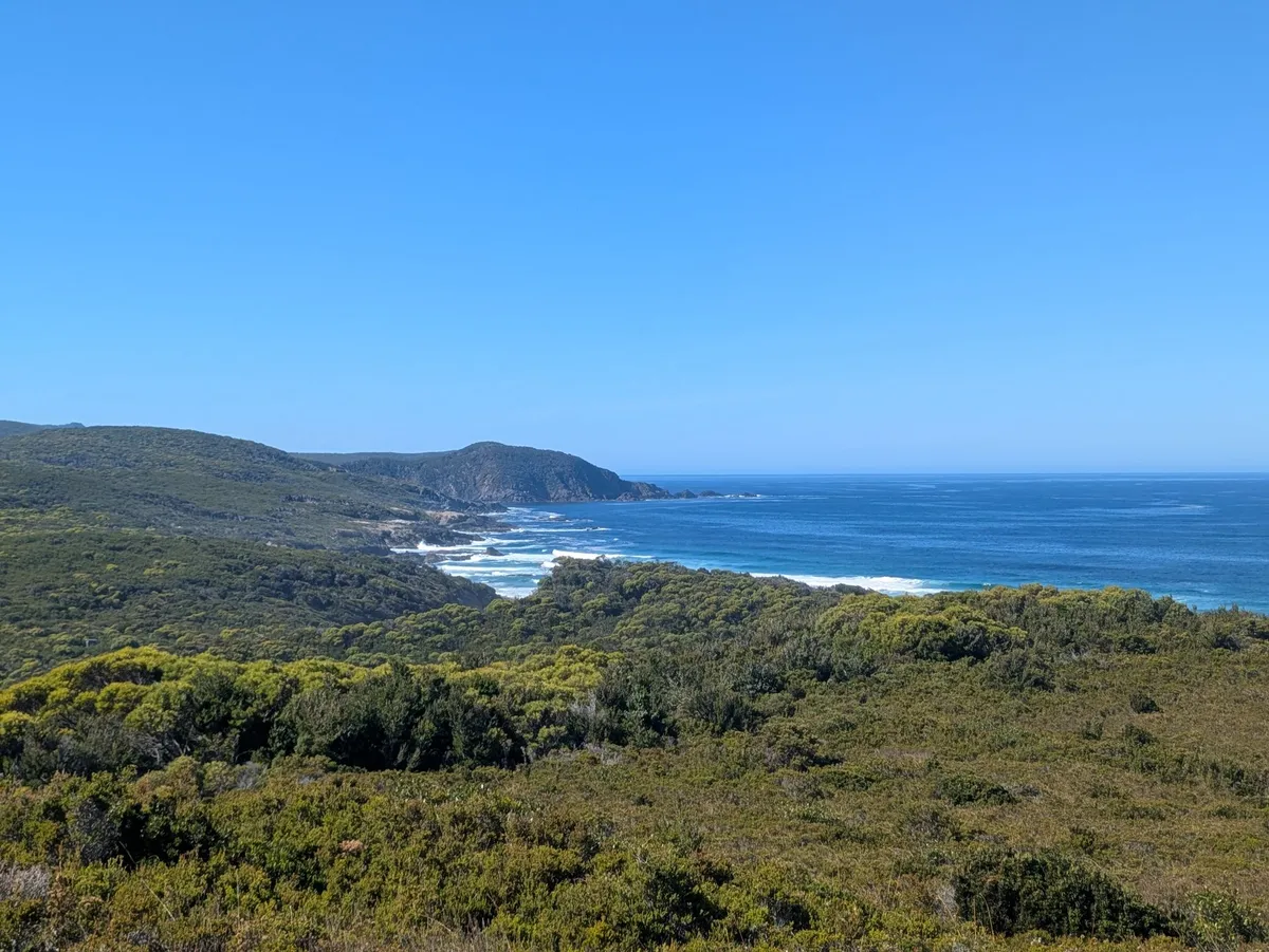 Vue sur la côte et ses falaises