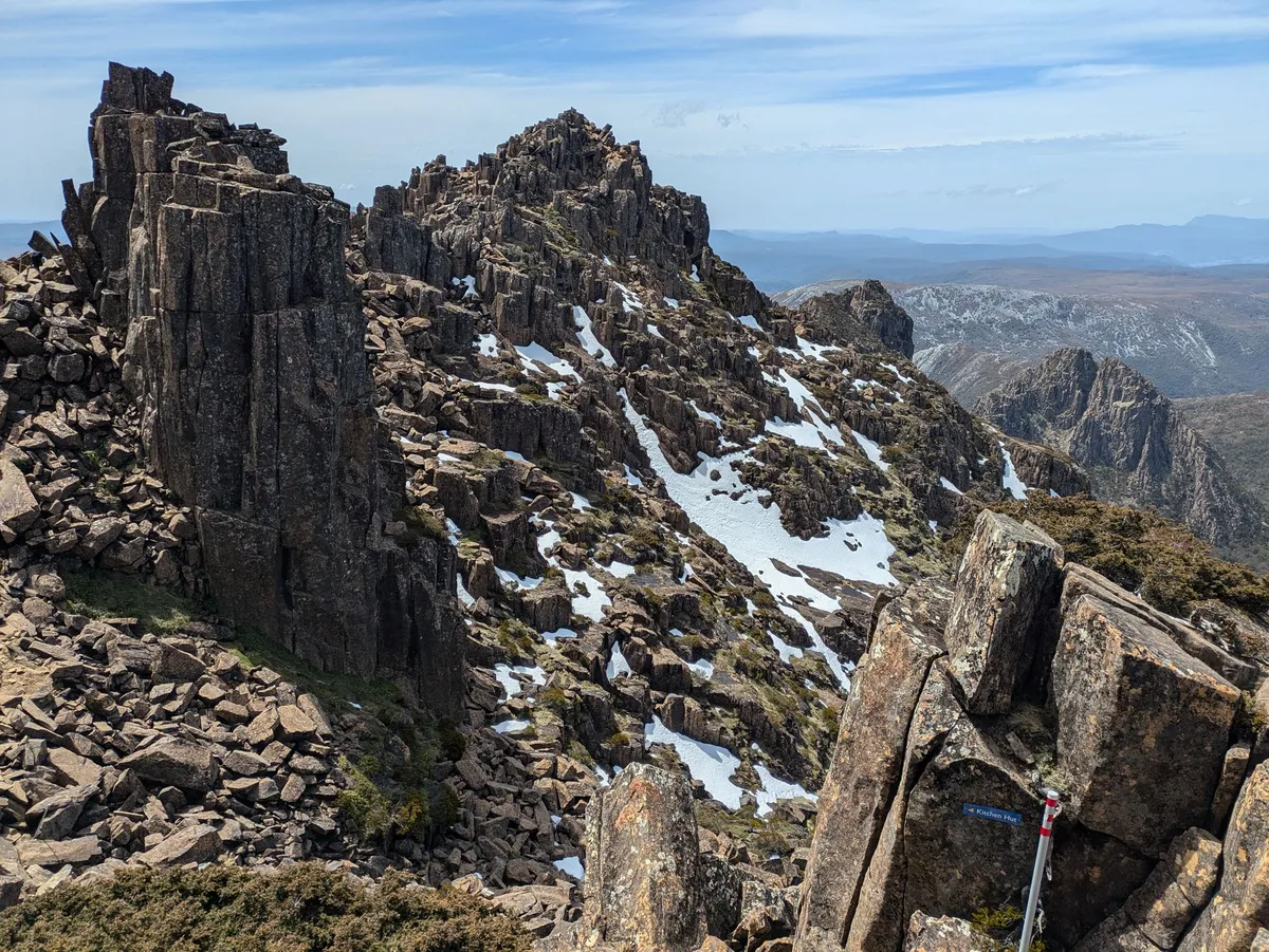 Sommet montagneux en Dolerite avec quelques névés