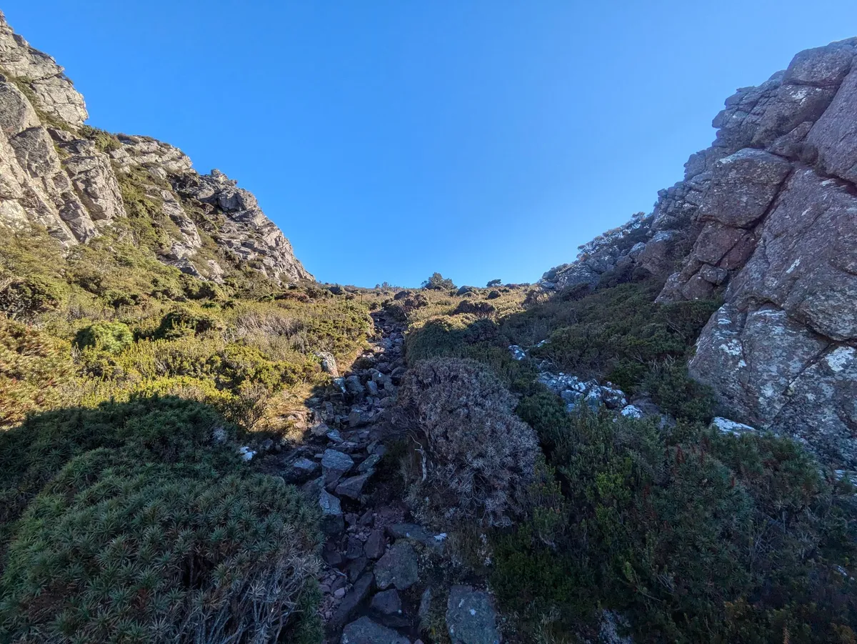 Vallon avant le sommet du Mont Roland