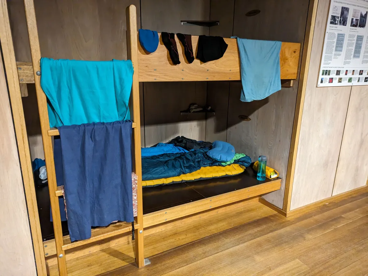 Couchage dans un refuge de montagne récent