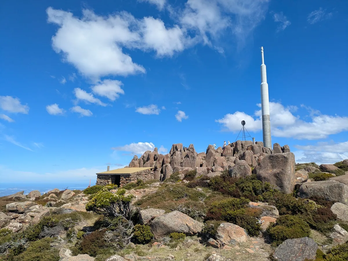 Sommet du Mont Wellington et antenne de transmission